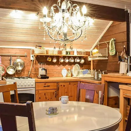 Holiday home 3 Bedroom Beautiful In Eikefjord